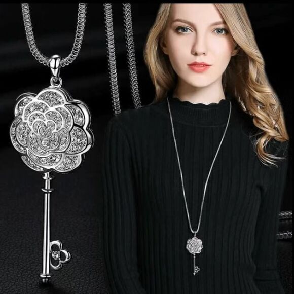 - 🗝️Sparkly Floral Key Pendant Sweater Chain🗝️ - Picture 5 of 17